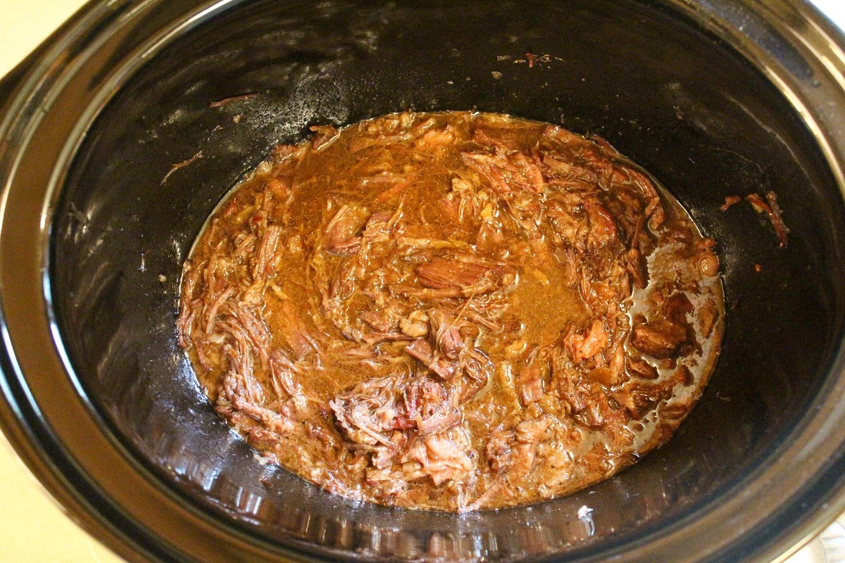 shredded beef in slow cooker