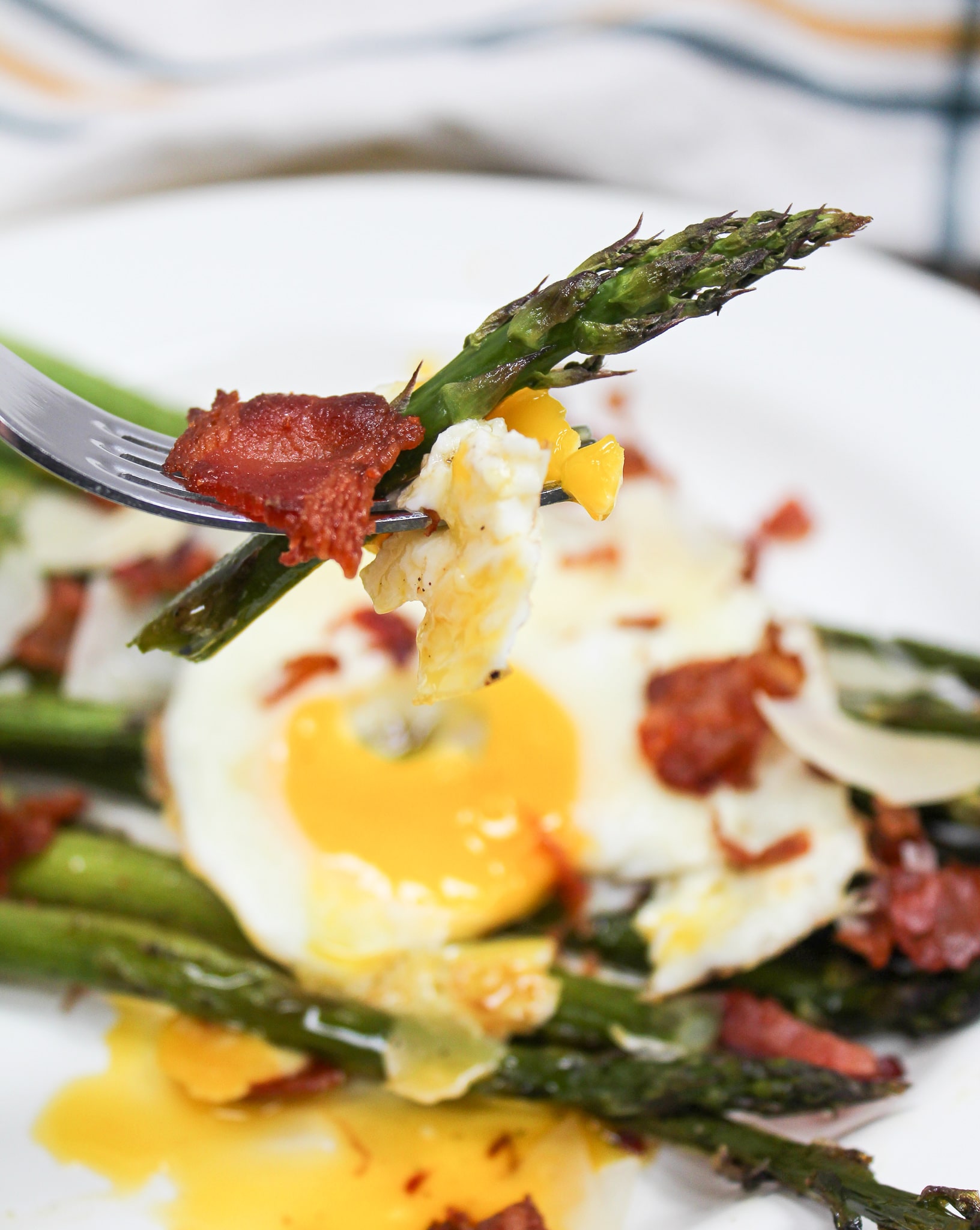 asparagus bacon and egg on a fork
