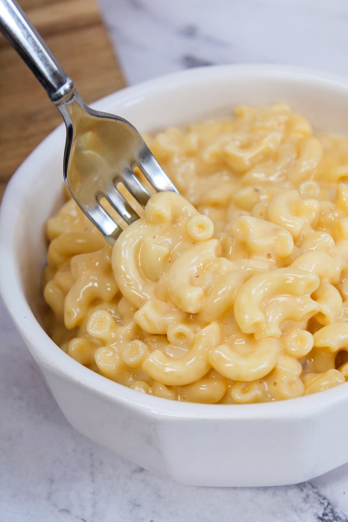 one-pot stove top mac and cheese on a fork