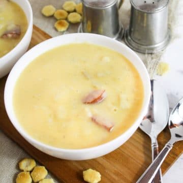 slow cooker potato soup with crackers